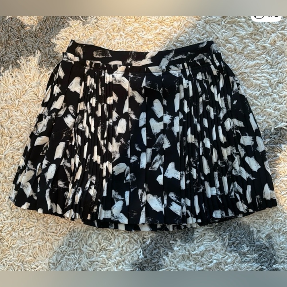 Banana Republic Black White Pleated Mini Skirt Sz 8
